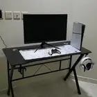 طاولة العاب وبلايستيشن 5 مع شاشه