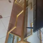 طاولة تلفزيون ذهبيه الرقيب