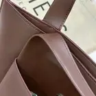 شنطه عنابيه جديده مو مستخدمه