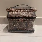 شنطه مكياج فيكتوريا سيكريت