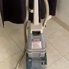 مكنسه كهربائيه تغسل