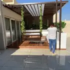 جلسه خارجيه وي احواض صناعيه او طبيعيه جميع ميخص الحديق