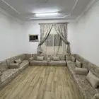 كنب ارضي مع ستاره و طاولات ارضي و مكيف