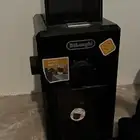 طاحونة قهوة Delonghi حجمها حلو