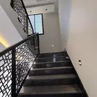 للبيع روف علوى مع ملحق موقع متميز من 630 الف بالخميس