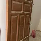 للبيع حوالي 8 ابواب قديمة ونافذة