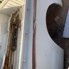 حوض هايلوكس غماره مرشوش الجوانب وفيه معجون وكسر من داخل