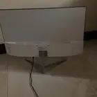 شاشة قيمنق 24 بوصه تشغل 100 فريم يجي معها اشتدي وسلك لشاشه