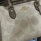 شنطه ماركه استعمال 3 ساعات فقط بكامل اغراضها