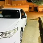 كامري 2013 بيضاء للبيع