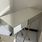 عد 2 طاولات وزوليه للبيع نظيفة شبه الجديد