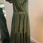 فستان لون زيتي نظيف استخدام مره وحده