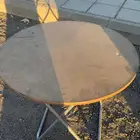 طاولة للبيع