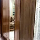 دولاب سحاب ونظيف ونوع الخشب إيطالي