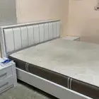 سرير وتسريحة درج و 2كمدينه