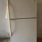 للبيع ثلاجة وطاولة