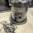 مكنسة كهربائية