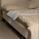 اثاث سرير وطاولات وتسريحه