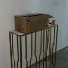 طاولة استقبال وساعة ومراية