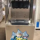 مكينة ايسكريم شبه جديدة