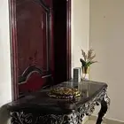 طاولة ومرايه مدخل نظيفه