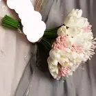 مسكة عروسة ورد صناعي