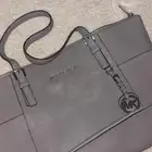 شنطتين شبه جديده استخدام بسيط اصليه