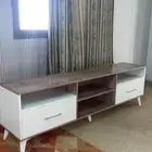 طاولة تلفزيون