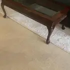 تلفزيون وكرسي مكتب