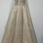 فساتين ملكه وسهرات للاجار وتوصيل جميع انحاء المملكة