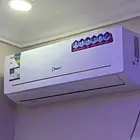 سرير و مكيف