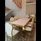 طاولة طعام