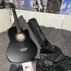 قيتار جديد معا كل اغراضه اوتار و كلشي