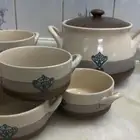 طقم صحون نظيف ومتناسق