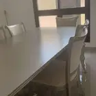 طاولة من ابيات نظيفة