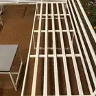 كراسي حديد وطاولات
