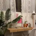 طاولة من ايكيا بثلاث ارفف