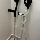 اثنين عكاز