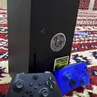 جهاز اكس بوكس سيريس اكس مع كامل الملحقات و يدين الجهاز نظيف