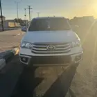 هايلكس 16 نظيف للبيع