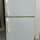 ثلاجة للبيع المستعجل