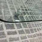 طاولة زجاجيه