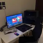 طاولة كمبيوتر وكرسي مكتبي
