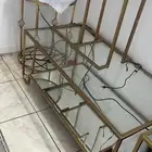 طاوله كبيره مع 4 خدمه وطاولتين ركنيه زجاج