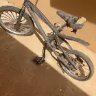 سيكل مقاس 20 ومعه كفروين حجريه غير الي فيه