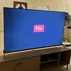شاشة 65 بوصة 4K TCL (تي سي ال) للبيع مع طاولة الشاشة