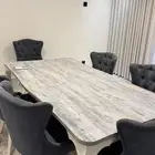 طاولة طعام