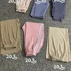 يوجد كميه ملابس كبيره للبيع