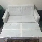 كتب و طاولة ب 200 ريال