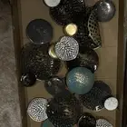 أساعتين ومرايه وتحفه معلقه